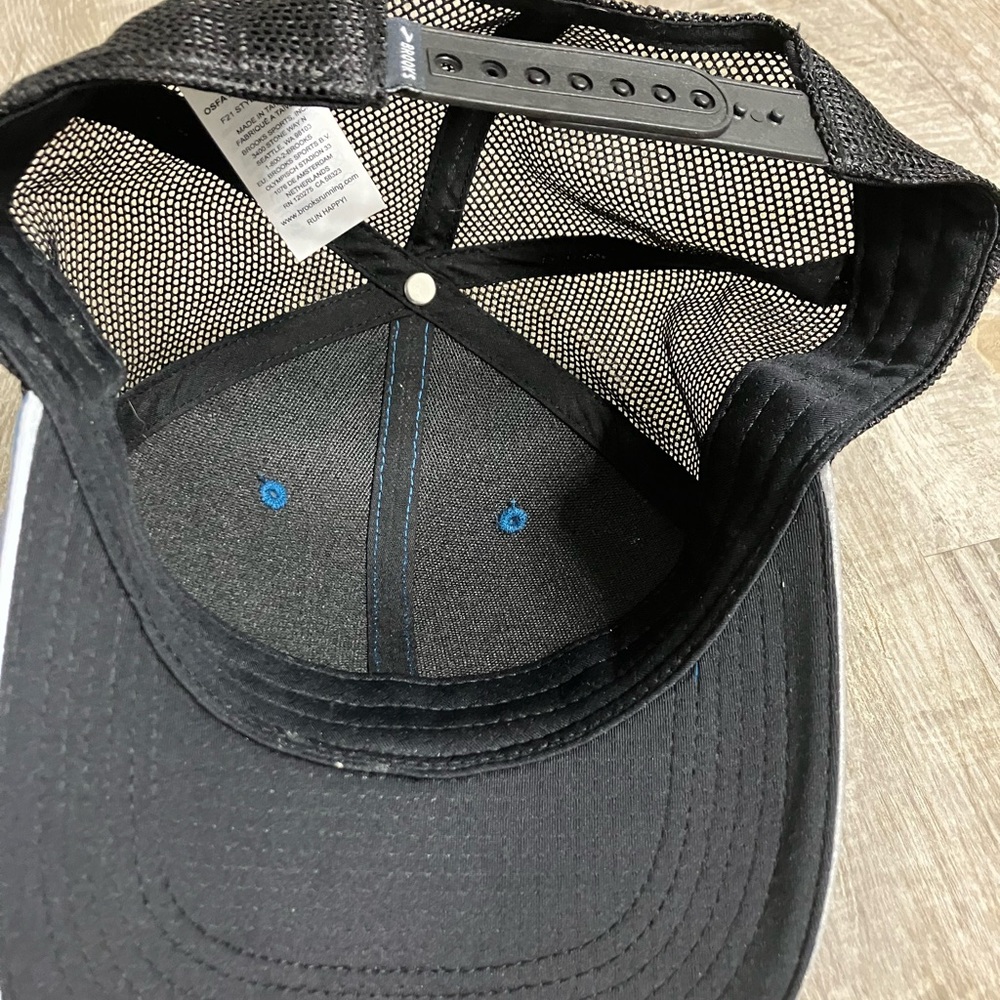 “Run” dog hat - Picture 3 of 4